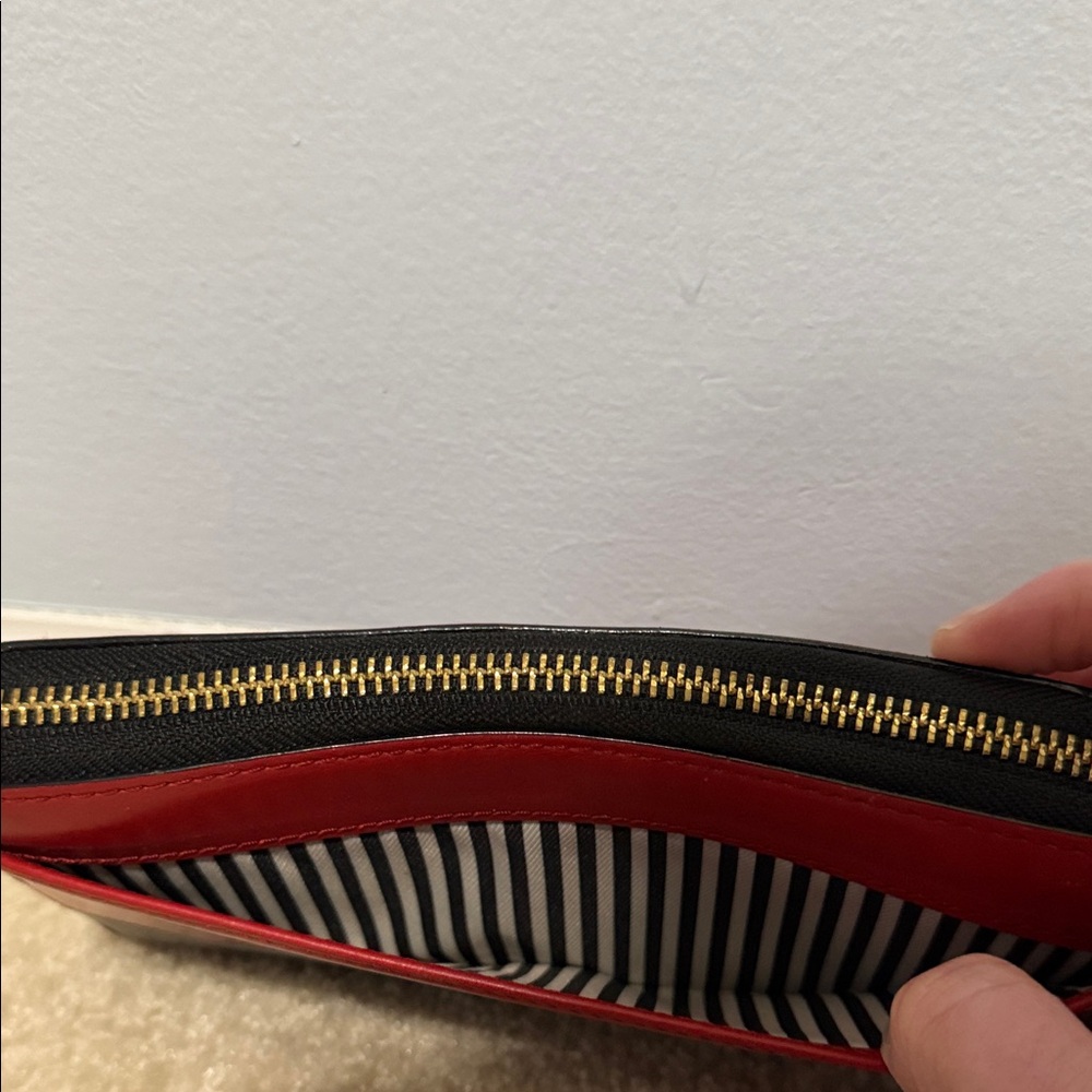 Kate Spade has Red and Black Scalloped Zip Wallet - Picture 3 of 8